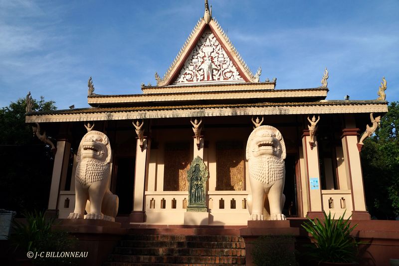 303 Temple Wat Phnom- PHNOM PENH.JPG