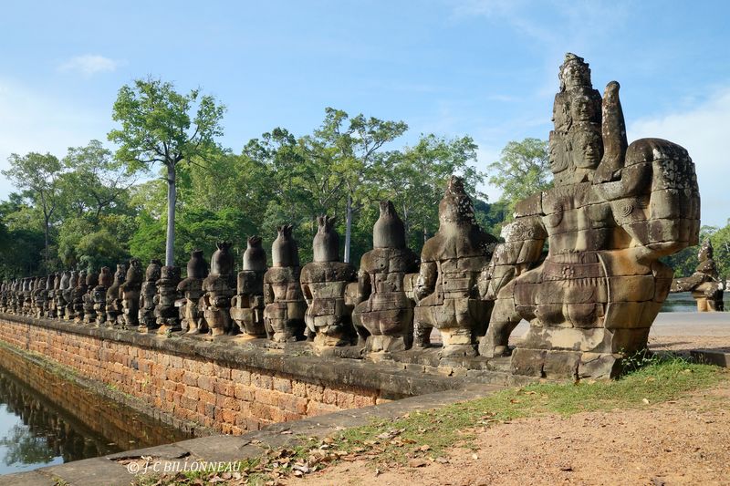 344 Entre de Bayon - ANGKOR THOM.JPG