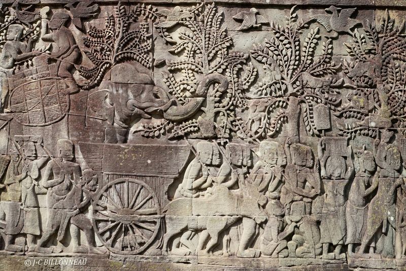 353 Bas-reliefs Le BAYON.JPG