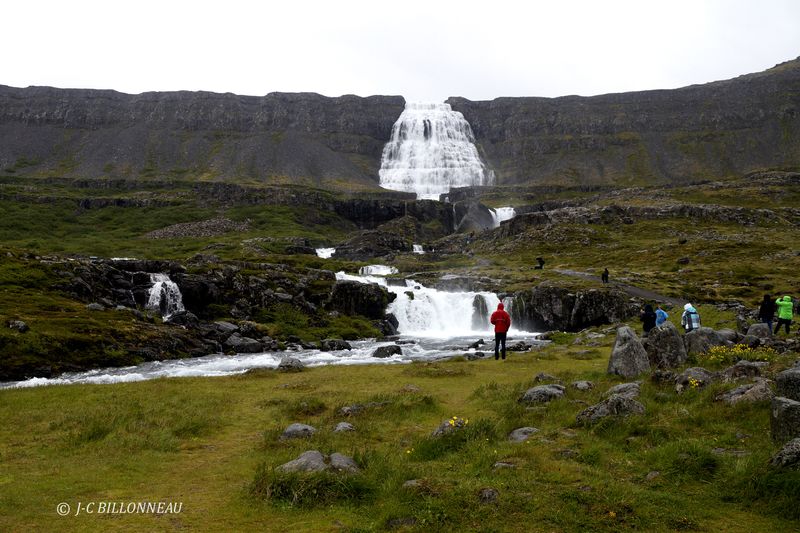 18.15 Fjallfoss.JPG