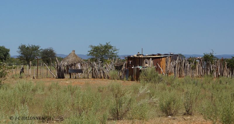 167 Habitation himba.JPG