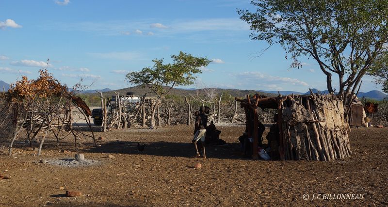 203 Village himba.JPG