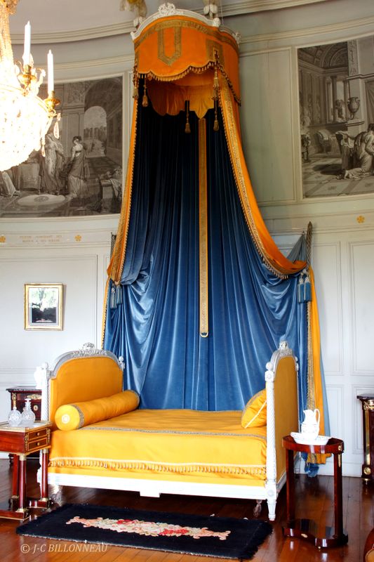 021 Chteau de Valenais - La chambre du roi d'Espagne.jpg