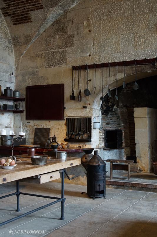 035 Château de Valençais - Les cuisines.jpg