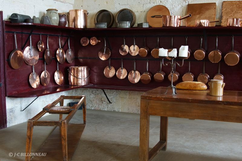 036 Château de Valençais - Les cuisines.jpg