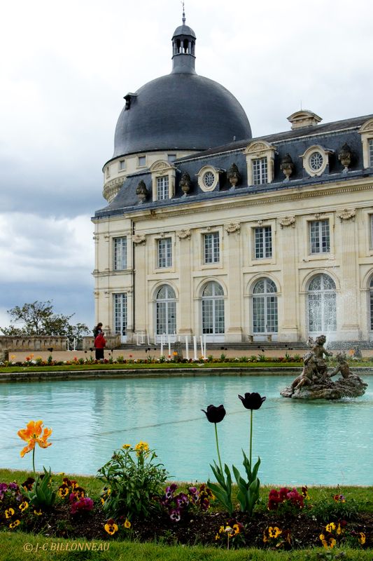 039 Château de Valençais.jpg