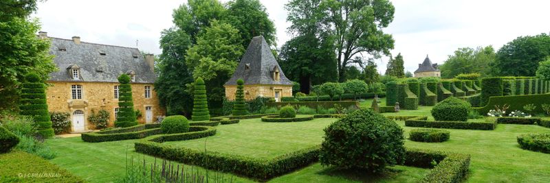 023 Jardins d'Eyrignac - Alle des charmes.jpg
