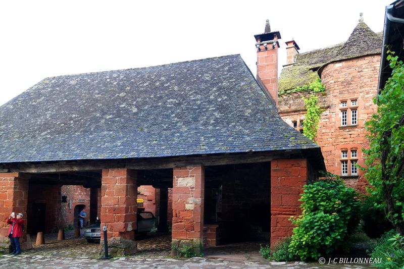 017 Collonges-la-rouge, la halle aux grains.JPG