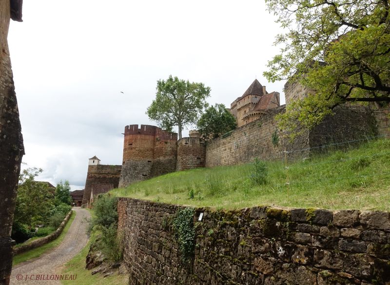 010 Autour du château de Castelnau-Bretenoux.JPG
