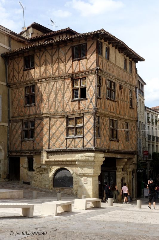 001 Vieille maison  Auch.JPG