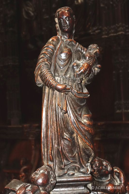 016 Stalles du choeur.JPG