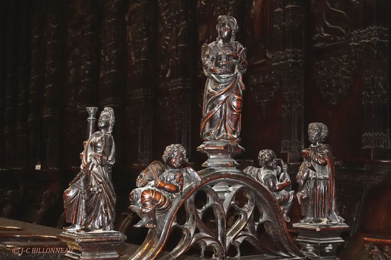 019 Stalles du choeur.JPG