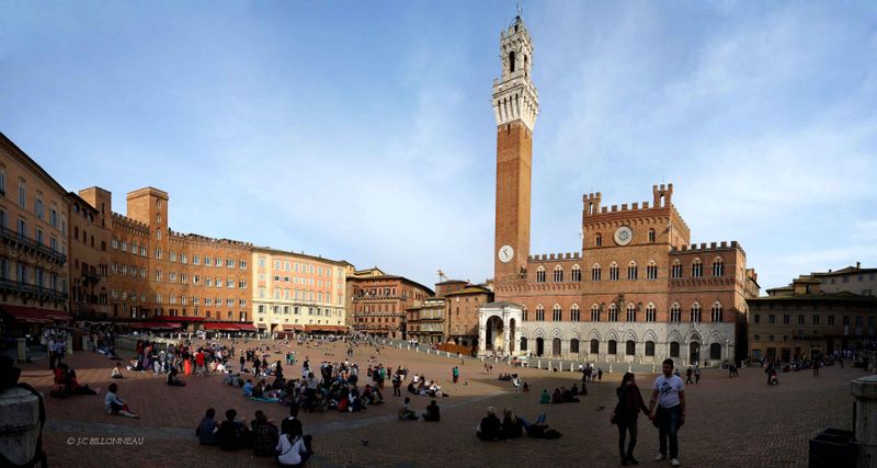 108 Piazza del campo - SIENNE.jpg