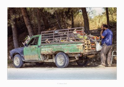 Grècia, any 1988 · Venedor ambulant de fruita