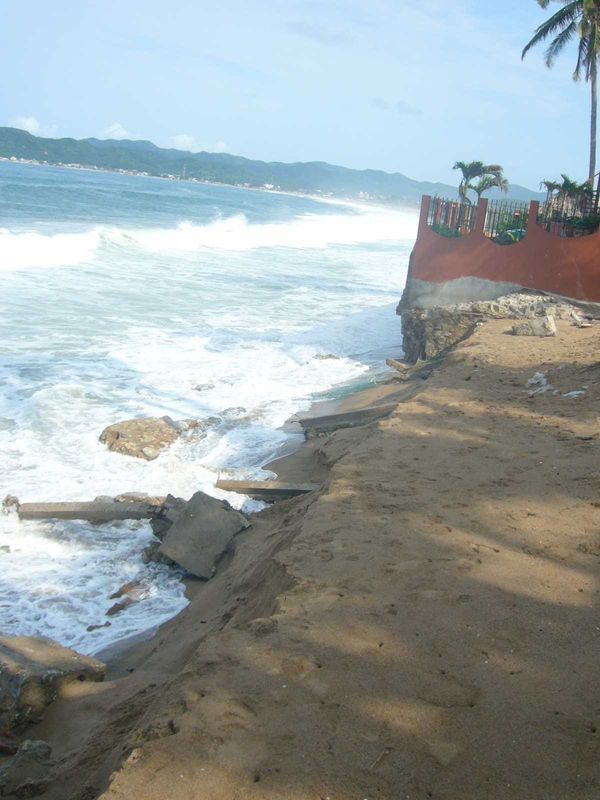 Sea wall Down4.jpg