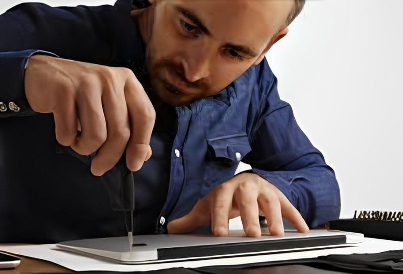 Get Expert iPhone Screen Refurbishing Services From Screen Refurbished