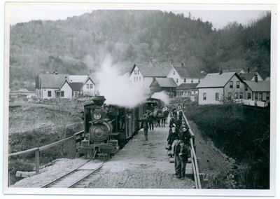 H.T. & W 04-4-4T 2 Whitingham loading excursionists at Readsboro, Vt.