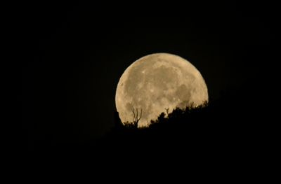 Strawberry Moon Setting Behind Idaho Mountain_DSC1882.jpeg