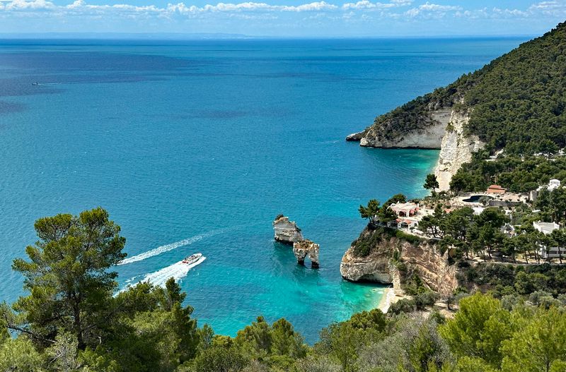 Faraglioni di Baia delle Zagare 1