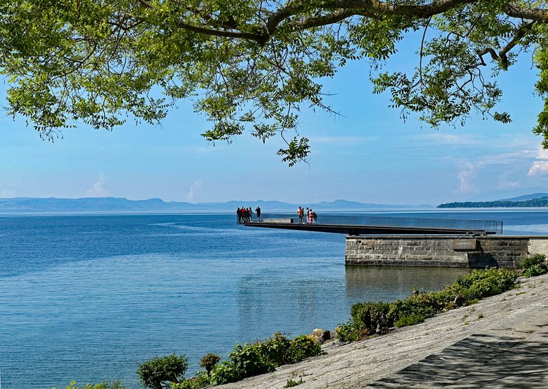 Neuchatel 4