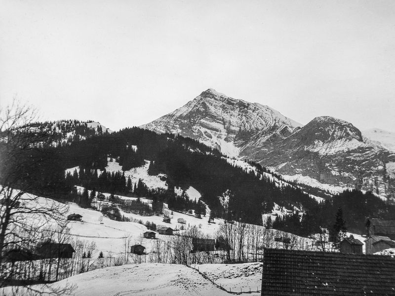 Winter 1924 Lauenen dorp en Wildhorn