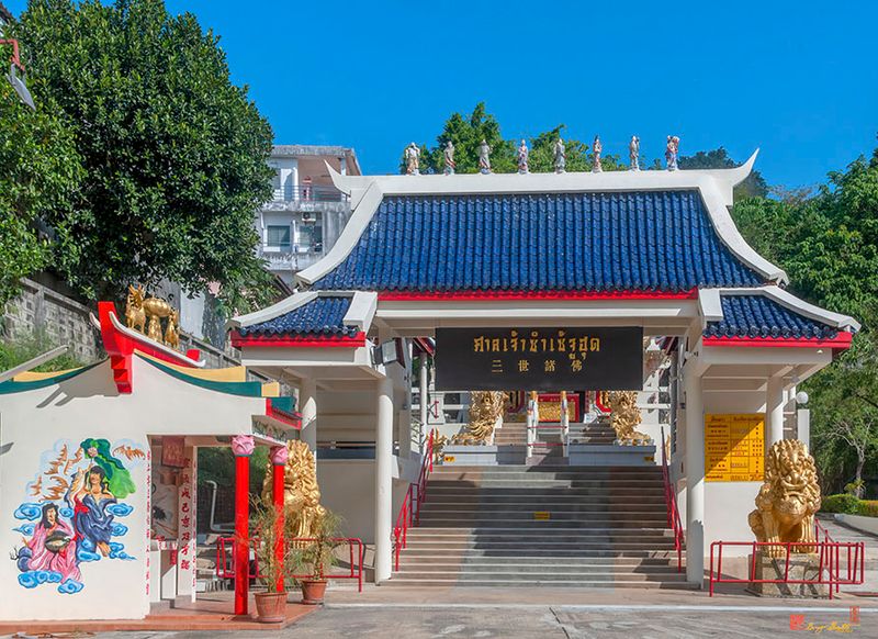 San Jao Cham Cheju Hut Small Shrine and Gate (DTHP0460)