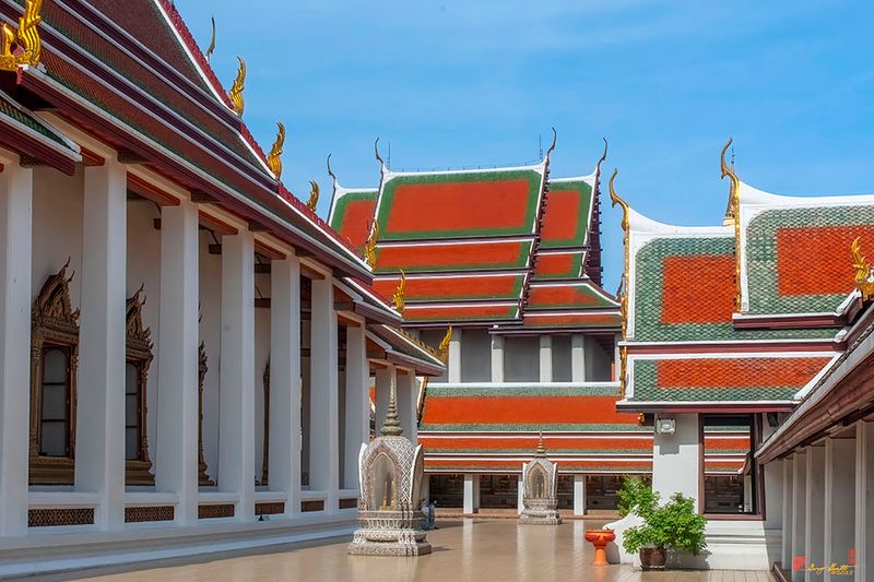 Wat Saket Phra Ubosot and Phra Wihan (DTHB0033)