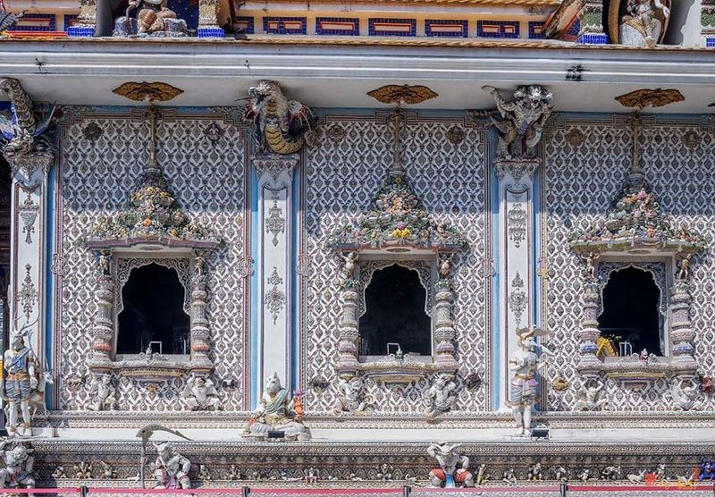 Wat Pariwas Ubosot Windows (DTHB2614)