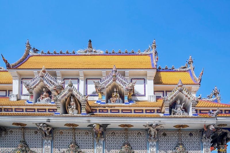 Wat Pariwas Ubosot Roof (DTHB2617)