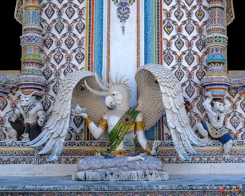 Wat Pariwas Ubosot Parrot Headed Man Guardian (DTHB2635)