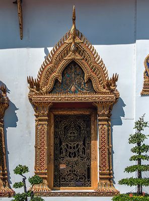 Wat Chanasongkram Phra Ubosot Front Window (DTHB1358)