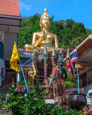 Wat Khao Rang Golden Sitting Buddha Image (DTHP0572)