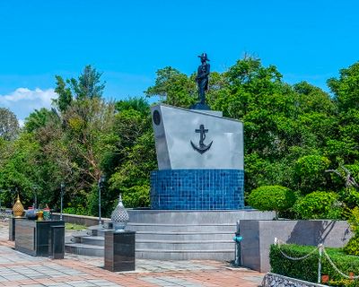 Prince Abhakara Monument at  Phra Prom Area on Promthep Cape (DTHP0036)
