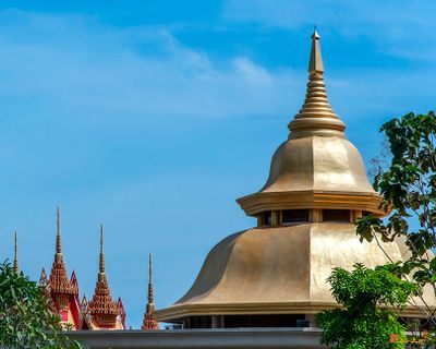 Wat Luang Pu Supa Museum Chedi and Temple Gate Spires (DTHP0342)