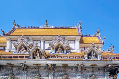 Wat Pariwas Ubosot Roof (DTHB2617)
