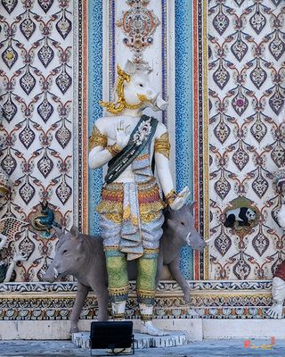 Wat Pariwas Ubosot Boar Headed Man Guardian (DTHB2636)