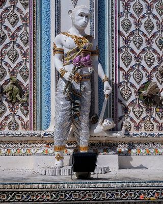 Wat Pariwas Ubosot Monkey Man Guardian (DTHB2642)