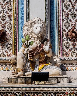 Wat Pariwas Ubosot Lion Headed Man Guardian (DTHB2644)