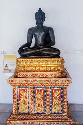 Wat Benchamabophit Phra Ubosot Gallery Buddha Image (DTHB2670)