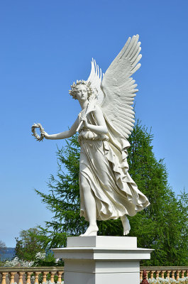 30_An angel statue in the garden.jpg
