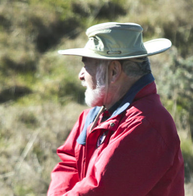 hiker with hat det