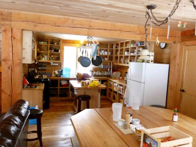 hut kitchen.jpg