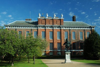 Sun drenched Kensington Palace
