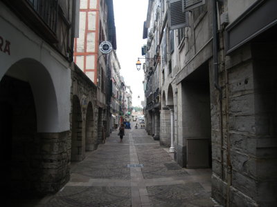 RUE DU PORT NEUF  ( les Arceaux )