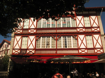 MAISON BASQUE  PLACE LOUIS XIV