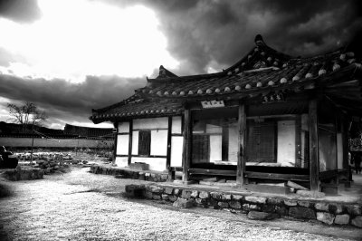 AE_KOREA_PREWEDDING_TRIP_NOV2012_0298_BW_Edited.jpg