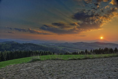 RAS_1483 Fernblick mit Schneeberg, Rax , Veitsch, Stuhleck, Sonnenuntergang