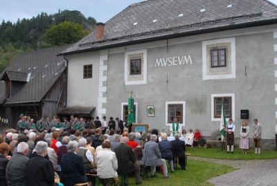 Festmesse vor dem Waldbauernmuseum
