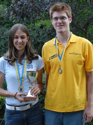 Theresa und Martin freuen sich ber die Landesmeisterschafts-Medaillen