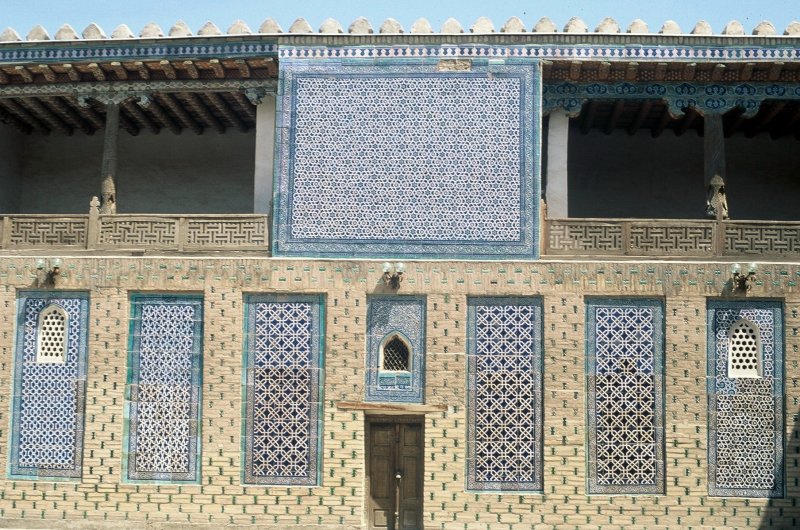 THE HAREM  ROOMS  AND WINDOWS.